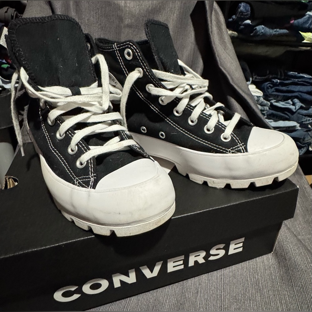 WOMENS/Size 10-Converse/Chuck Taylor All-Star Lugged Black/Wh. Platform Sneakers